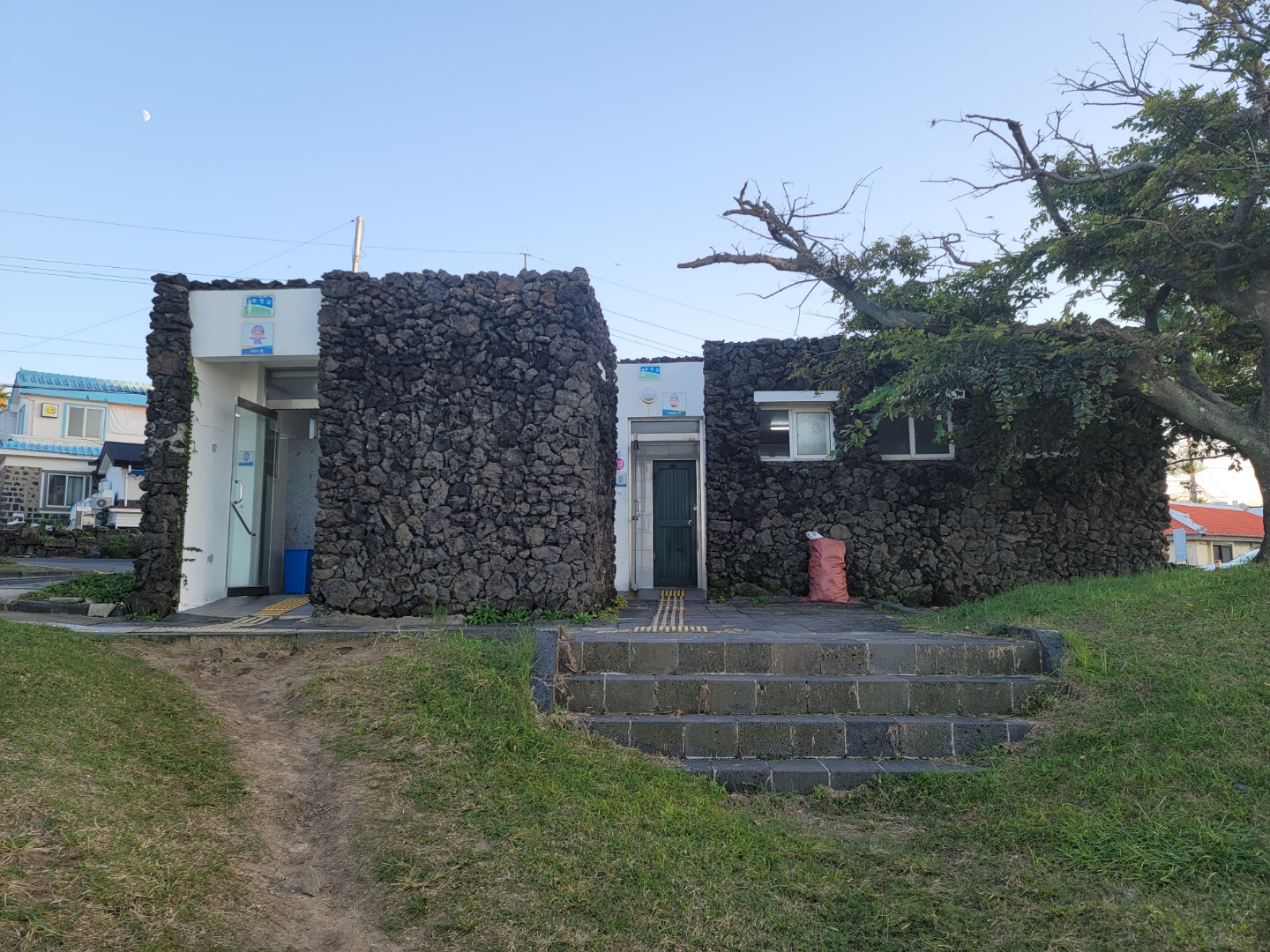 무장애 여행정보 함덕서우봉해변 화장실3.jpg