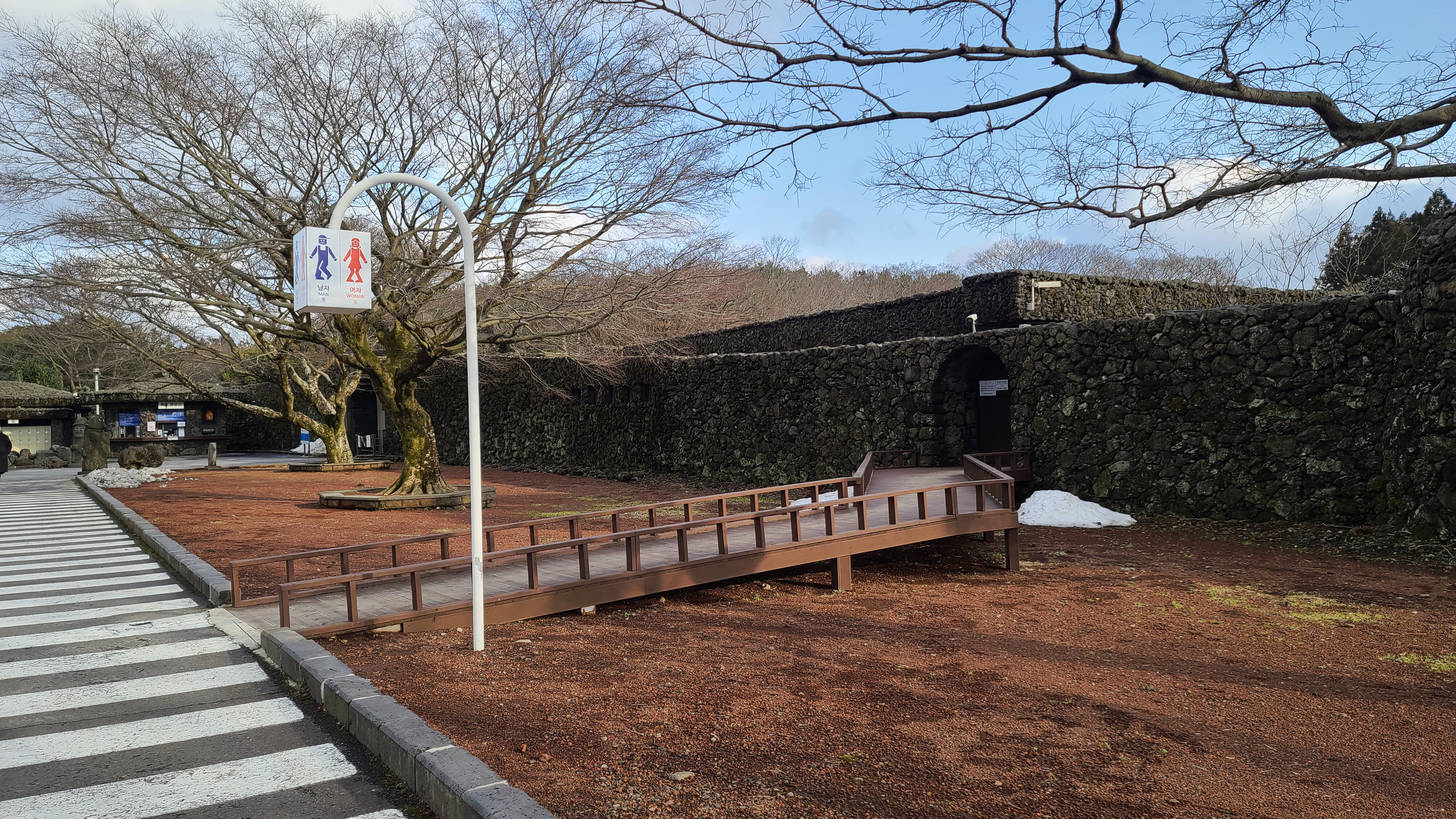 무장애 여행정보 산굼부리 화장실1.jpg